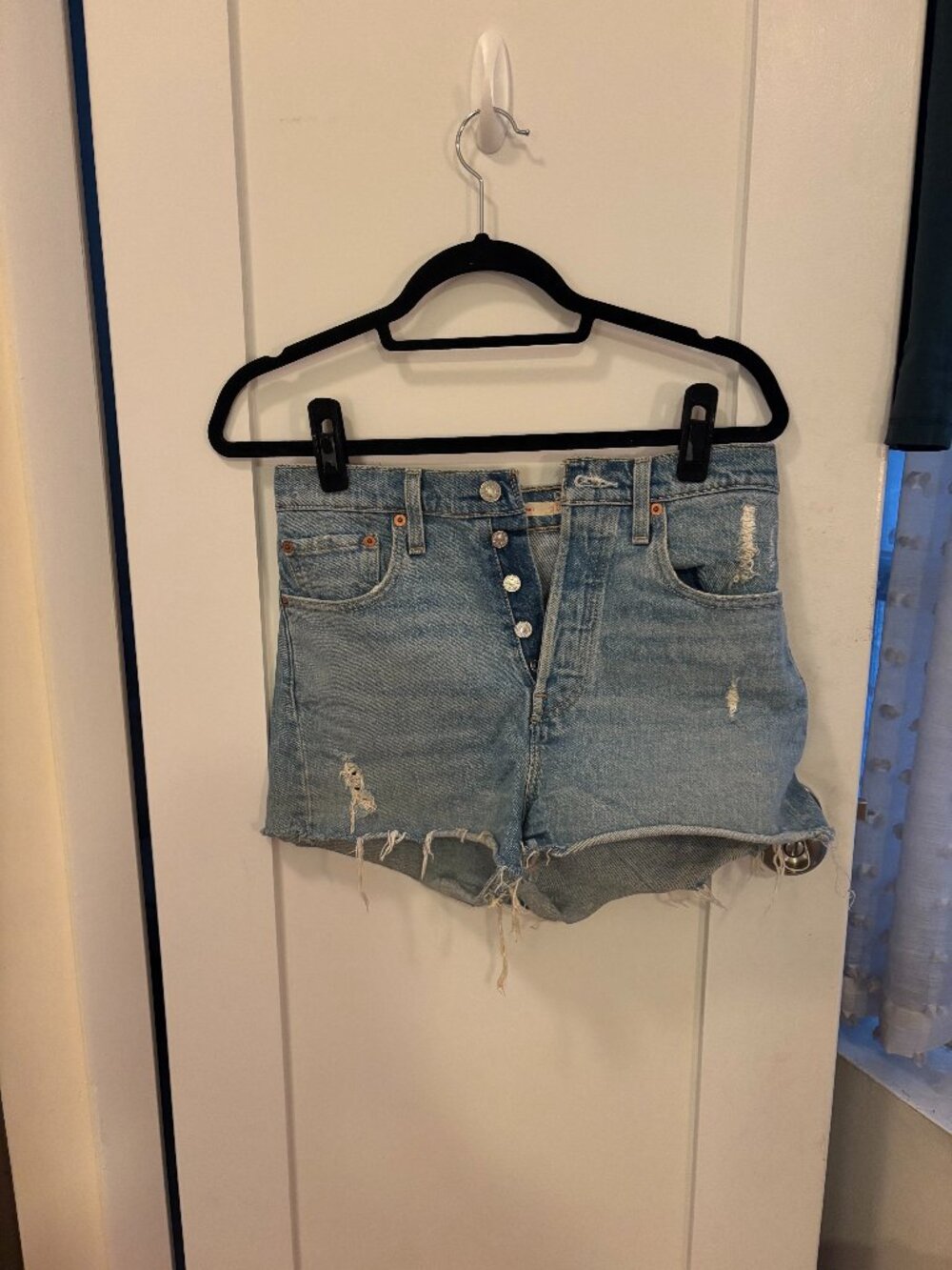 Levi's Ribcage cutoff shorts